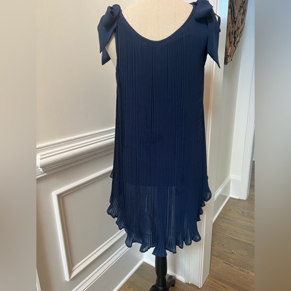 romeo and juliette couture bow pleated top - Picture 4 of 7